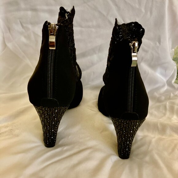 New, Unworn, SZ 7.5, BLACK Suedette & Appliqued Lace Booties - Picture 6 of 7